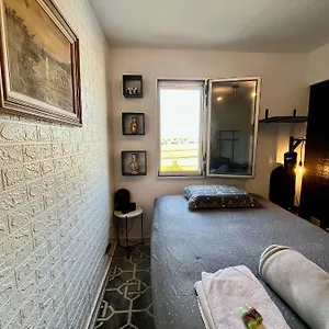 Quarto em Acomodações Particulares Quarto E Banheiro Privativos, Em Apto Com O Host A 5 Min Ape Do Aero Congonhas, São Paulo